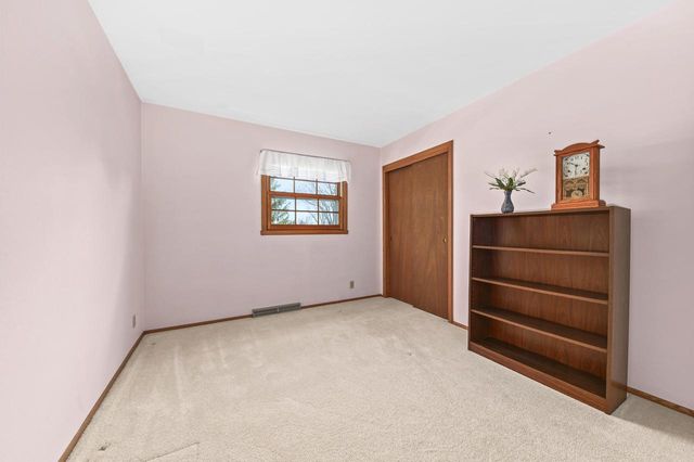 18480 Midland PLACE, Brookfield, WI 53045