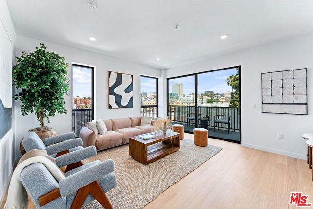 904 S New Hampshire Avenue PH-4, Los Angeles, CA 90006