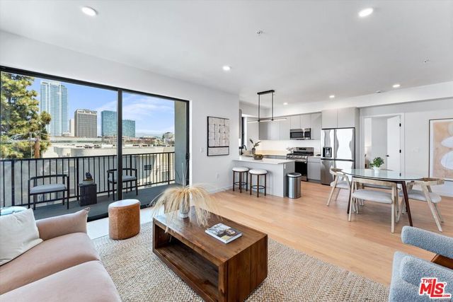 904 S New Hampshire Avenue PH-4, Los Angeles, CA 90006