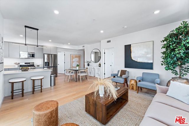 904 S New Hampshire Avenue PH-4, Los Angeles, CA 90006