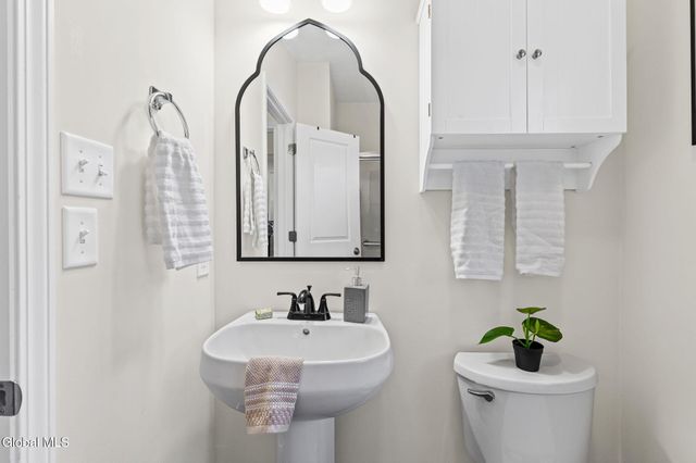 256 N Alandale Avenue, Niskayuna, NY 12304