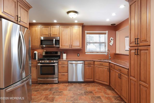 9 Center Place, Toms River, NJ 08753