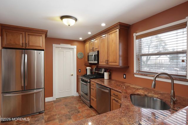 9 Center Place, Toms River, NJ 08753