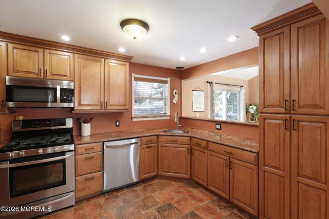 9 Center Place, Toms River, NJ 08753