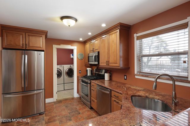 9 Center Place, Toms River, NJ 08753