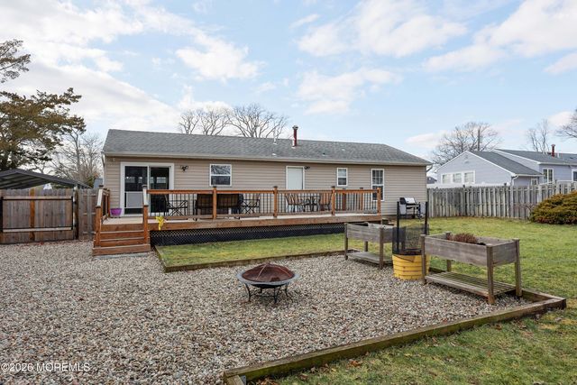 9 Center Place, Toms River, NJ 08753