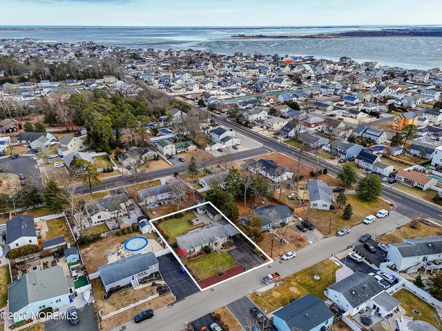 9 Center Place, Toms River, NJ 08753