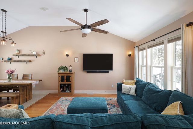 9 Center Place, Toms River, NJ 08753