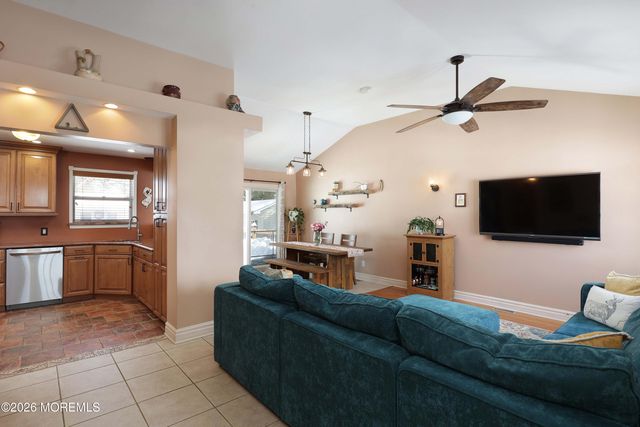 9 Center Place, Toms River, NJ 08753