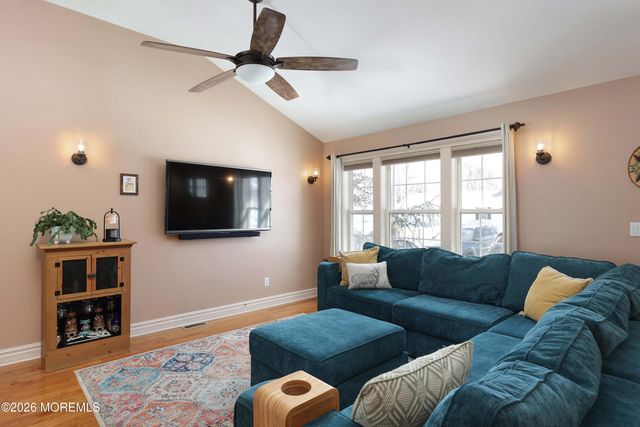 9 Center Place, Toms River, NJ 08753