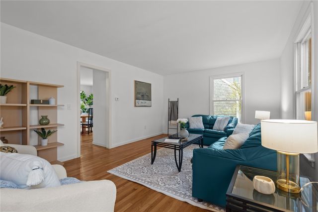 16 College Lane, Barrington, RI 02806