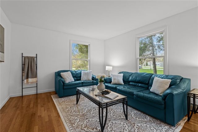 16 College Lane, Barrington, RI 02806