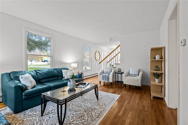 16 College Lane, Barrington, RI 02806