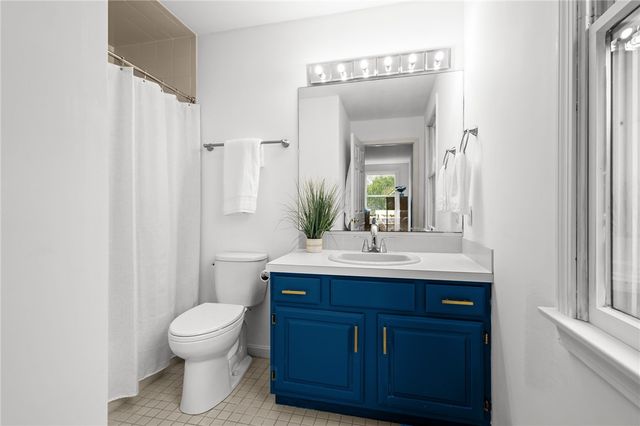 16 College Lane, Barrington, RI 02806