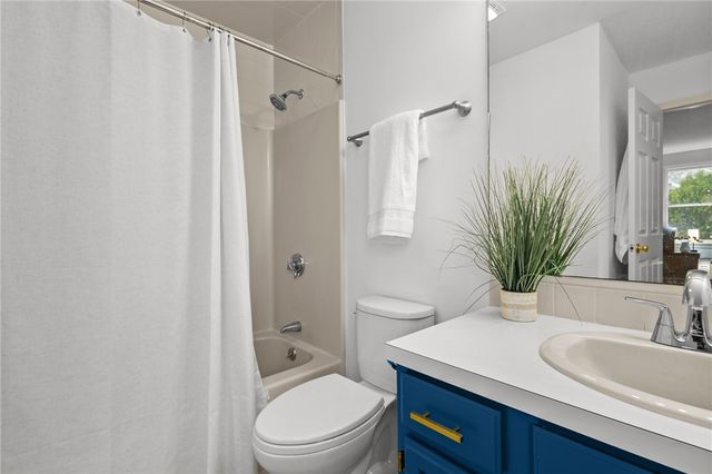 16 College Lane, Barrington, RI 02806