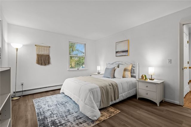 16 College Lane, Barrington, RI 02806