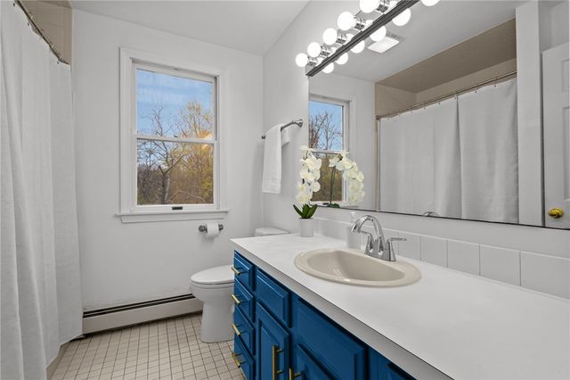 16 College Lane, Barrington, RI 02806