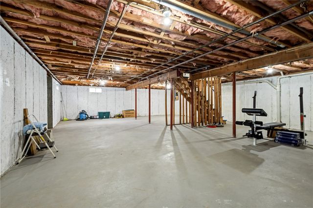 16 College Lane, Barrington, RI 02806