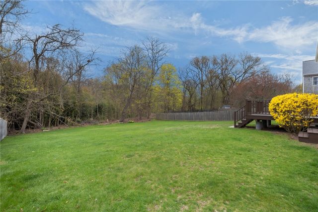 16 College Lane, Barrington, RI 02806