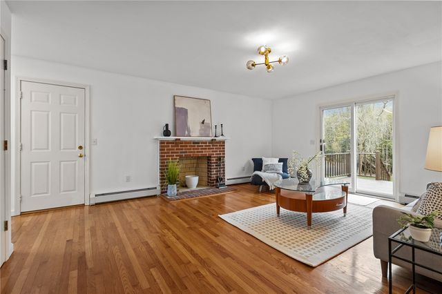 16 College Lane, Barrington, RI 02806