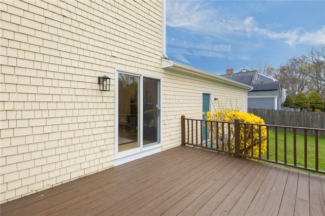 16 College Lane, Barrington, RI 02806