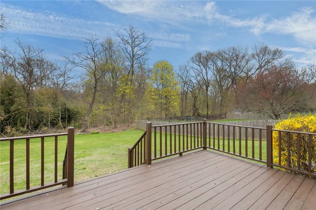 16 College Lane, Barrington, RI 02806