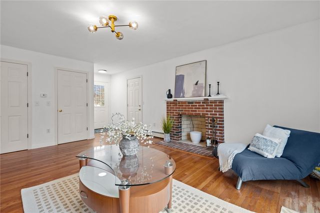 16 College Lane, Barrington, RI 02806