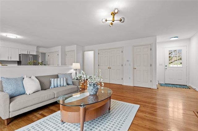 16 College Lane, Barrington, RI 02806