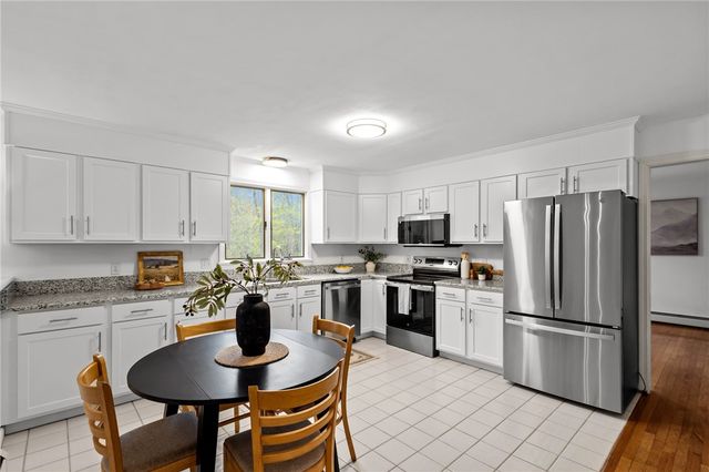 16 College Lane, Barrington, RI 02806