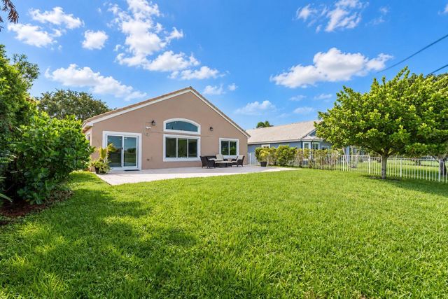 1551 NW 132ND Avenue, Pembroke Pines, FL 33028