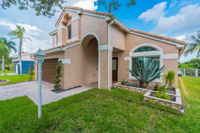 1551 NW 132ND Avenue, Pembroke Pines, FL 33028