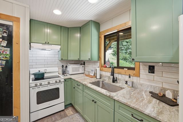 54 Dixon Lane, Clayton, GA 30525