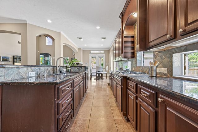 2007 Cliff Manor Drive, Conroe, TX 77304