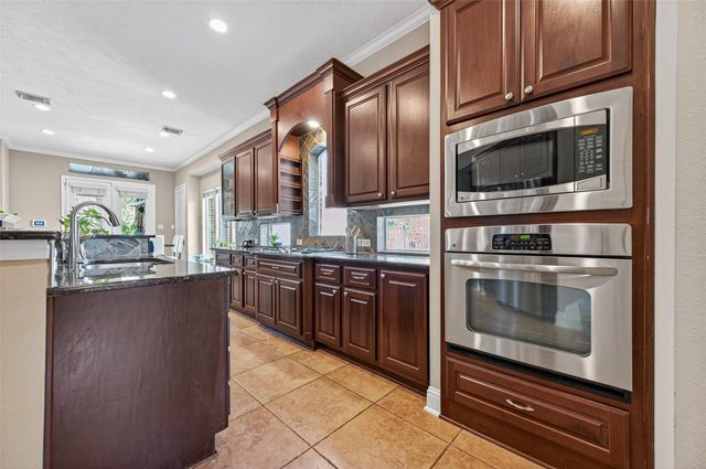 2007 Cliff Manor Drive, Conroe, TX 77304