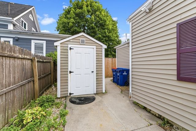 96 Locust St, New Bedford, MA 02740