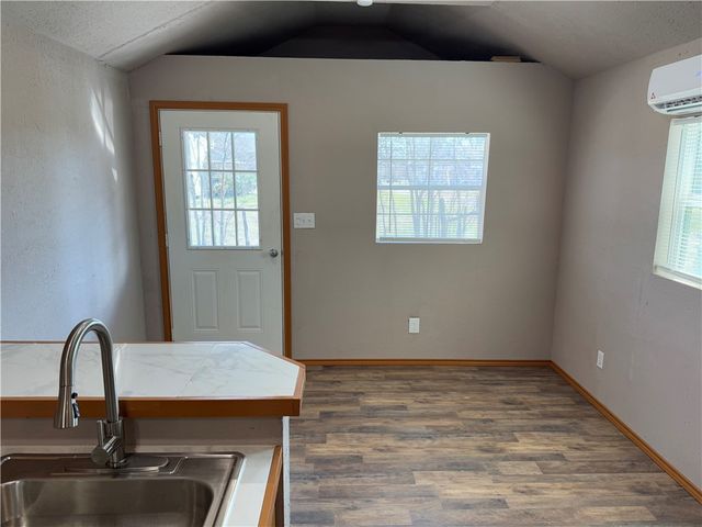 400 E Mignonette Street, Kosse, TX 76653