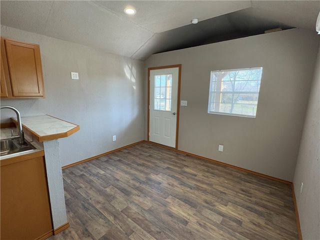 400 E Mignonette Street, Kosse, TX 76653