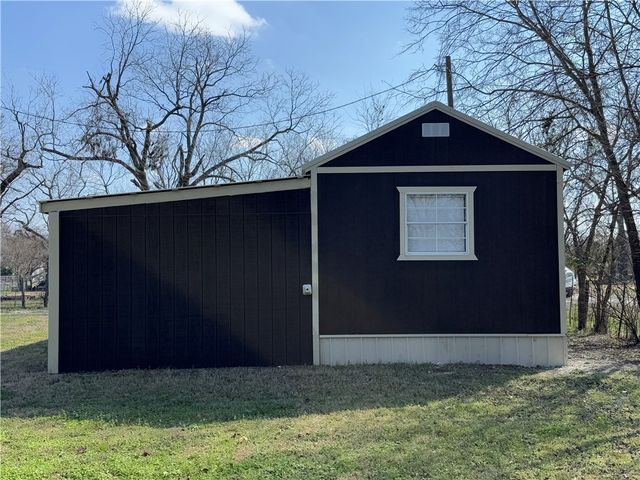 400 E Mignonette Street, Kosse, TX 76653