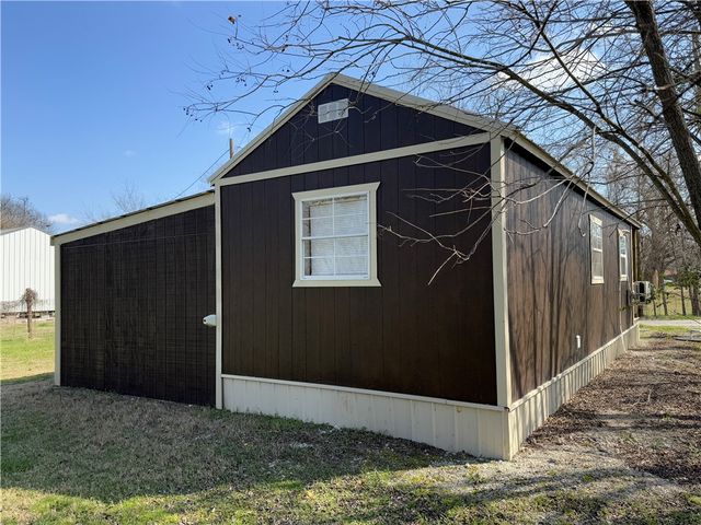 400 E Mignonette Street, Kosse, TX 76653