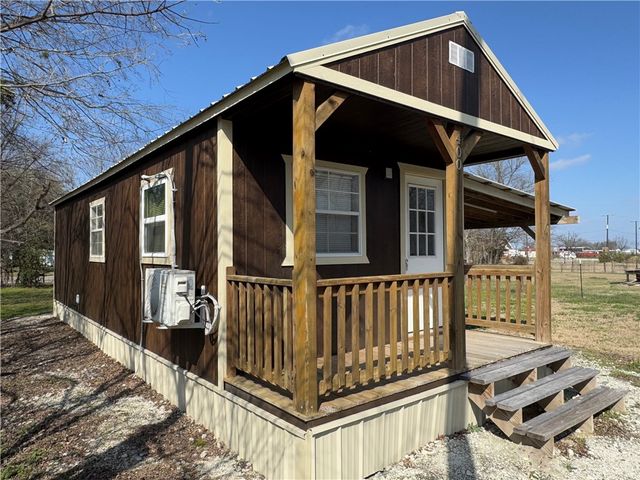400 E Mignonette Street, Kosse, TX 76653