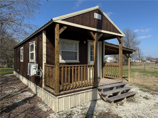 400 E Mignonette Street, Kosse, TX 76653