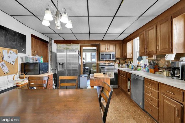 28 E FRONT ST, Mohnton, PA 19540