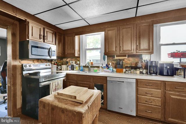 28 E FRONT ST, Mohnton, PA 19540