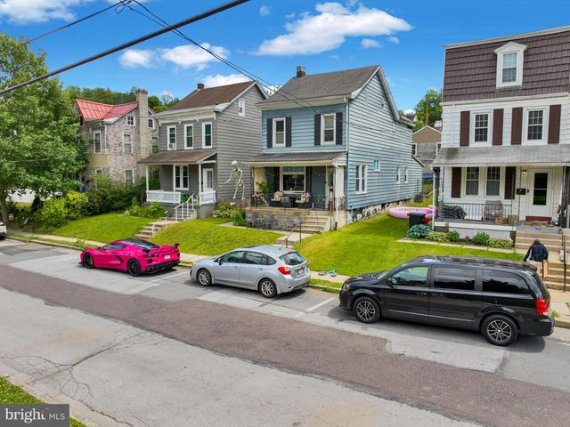 28 E FRONT ST, Mohnton, PA 19540
