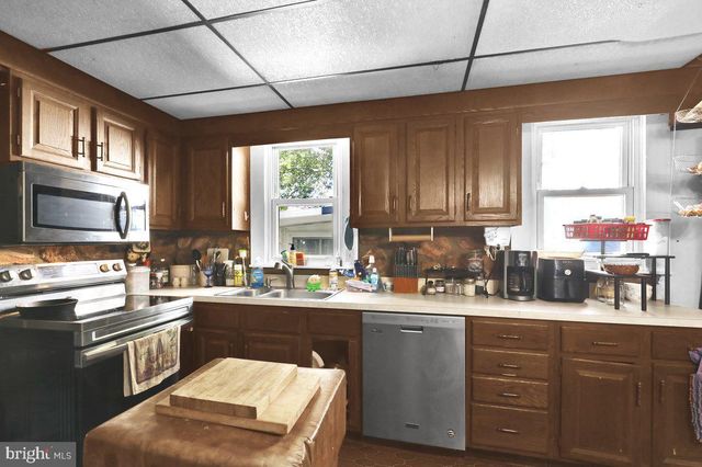 28 E FRONT ST, Mohnton, PA 19540