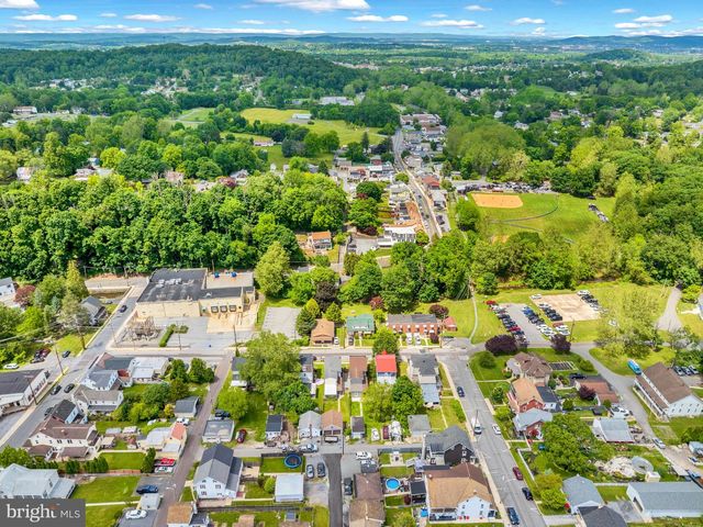 28 E FRONT ST, Mohnton, PA 19540