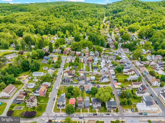 28 E FRONT ST, Mohnton, PA 19540