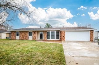 317 N LONGBOW Drive, Peoria, IL 61604
