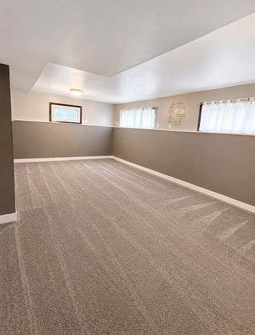 1927 E Glen Oaks, Wichita, KS 67216