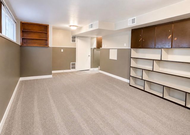 1927 E Glen Oaks, Wichita, KS 67216